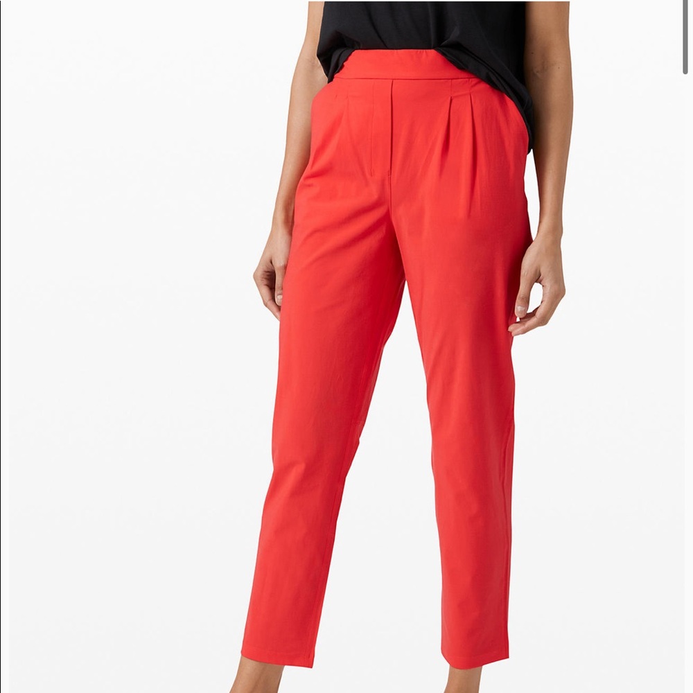 NWT size 8 Lululemon trouser.